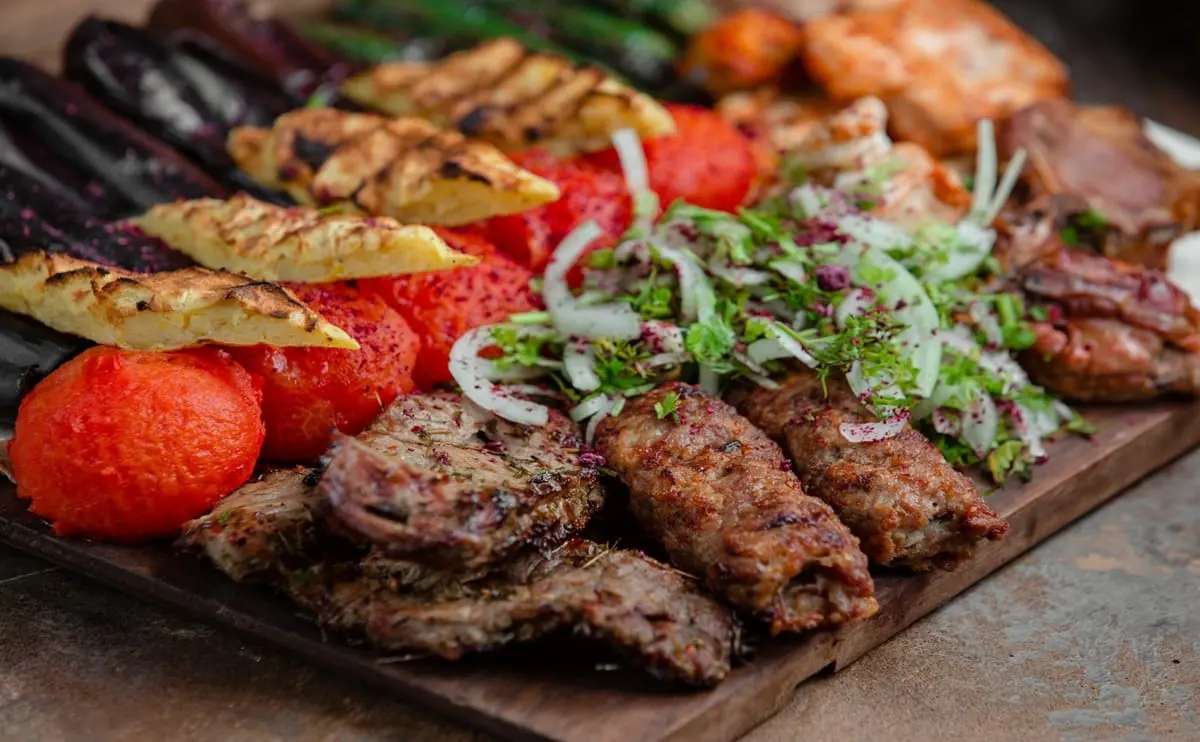 Juicy Kebab Marinade: Yogurt, Onion and Saffron Tips
