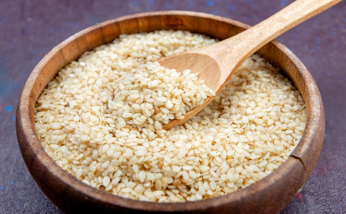 Sesame seeds rich in nutrients and antioxidants for health and diet