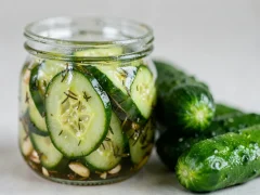 Quick Pickled Cucumbers: Crisp Pickles Ready in One Hour